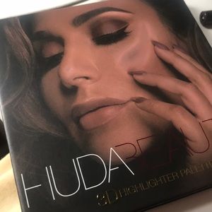 Huda Beauty 3D Highlighter in Warm Sands